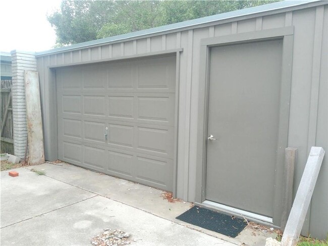 Building Photo - 219 Purl Pl