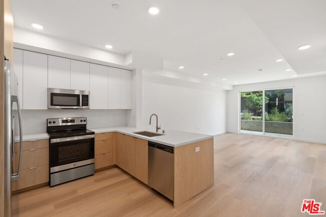 Building Photo - 4406 Fulton Ave