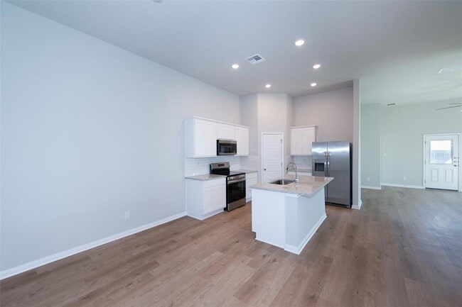 Building Photo - 383 Cross Barn Blvd