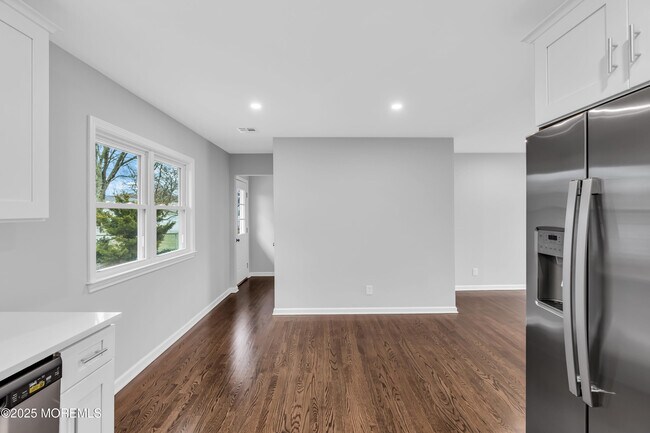 Building Photo - 1230 Dove St