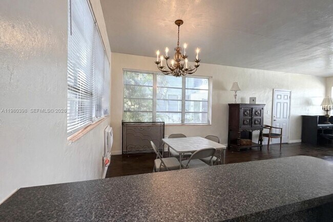 Building Photo - 4710 Pine Tree Dr