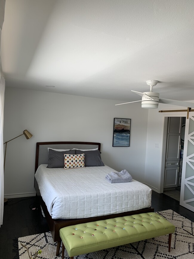 Guest room - 6234 Bandera Ave