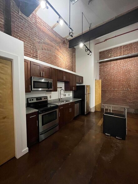 Building Photo - 1350 Rosa L Parks Blvd