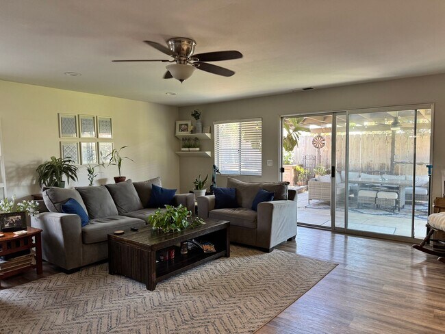 Building Photo - Beautifully Updated 4 Bedroom, 3 Bath Sing...