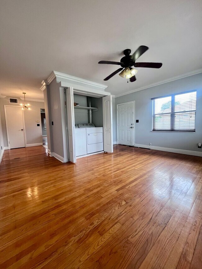 Building Photo - 3806 -3808 W El Prado Blvd,  FL
