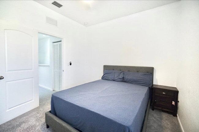 Building Photo - 378 NE 47th Pl