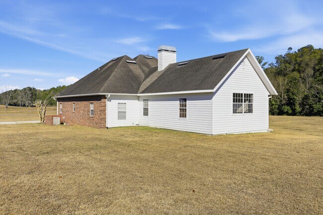 Building Photo - Ivy Park Brick Home 4 bedroom 3 1/2 baths