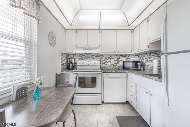 Building Photo - 6220 Augusta Dr