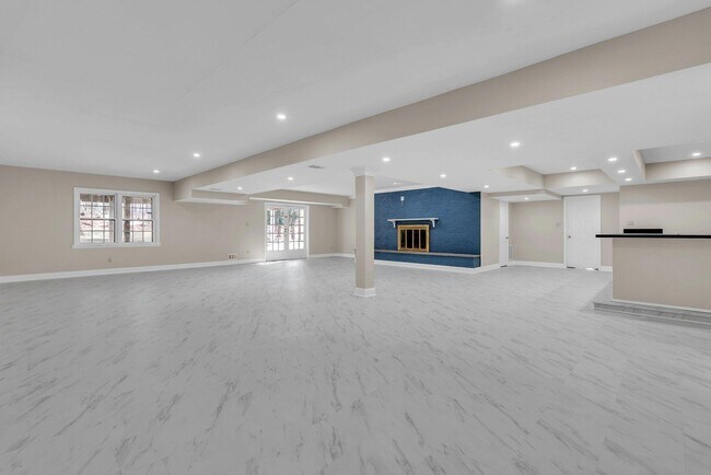 Building Photo - 8616 Chateau Dr