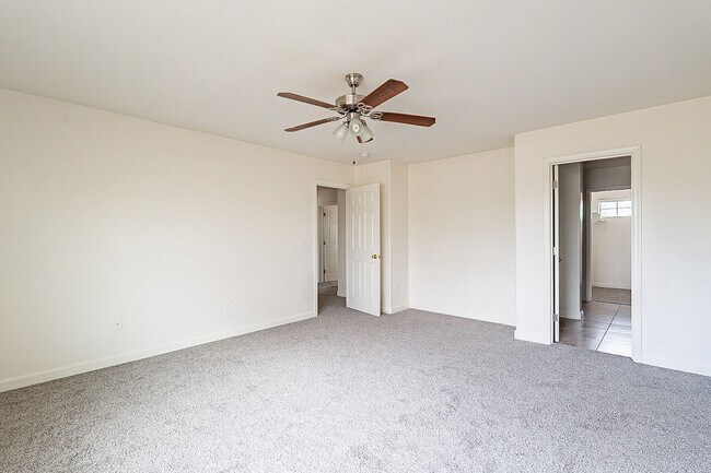 Building Photo - Large 3 bedroom 3 bathroom townhomes