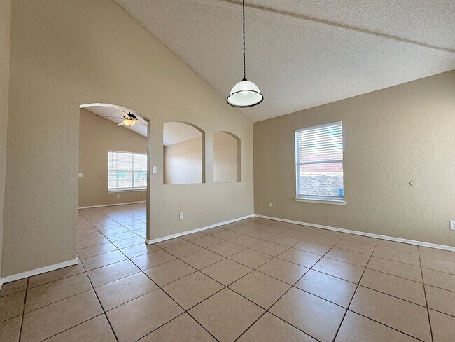 Building Photo - Northeast El Paso 4 Bed, 2 Bath close to Ft Bliss!