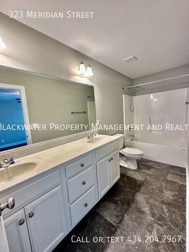 Building Photo - 3 Bedroom Townhouse in Cornerstone!