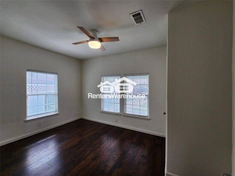 Building Photo - 1105 Erin St