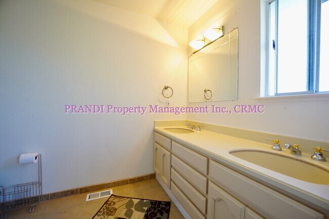 Building Photo - Private and Spacious Novato Home with 3 Ca...