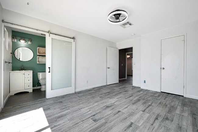 Building Photo - 2701 E Villa Rita Dr