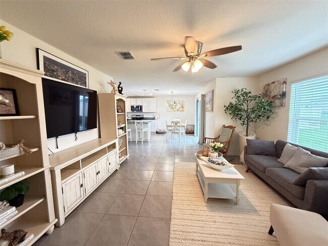 Building Photo - 10744 Chippewa Dr