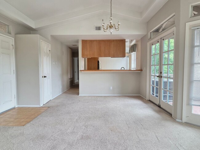 Building Photo - Adorable Rancho Del Oro Condo!
