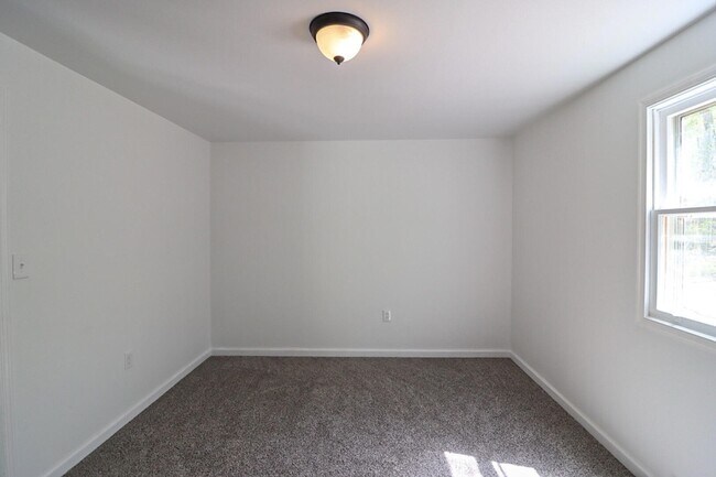 Building Photo - 1080 West Side Dr