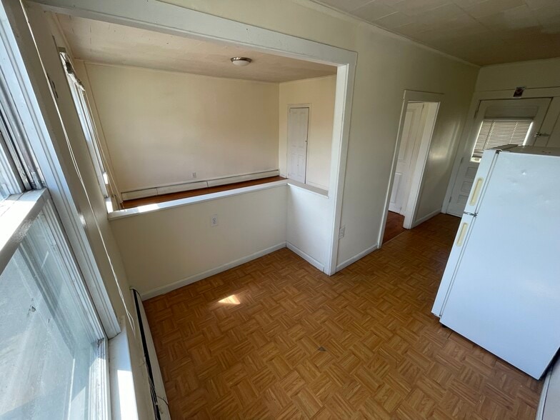 Building Photo - 203 Baldwin St