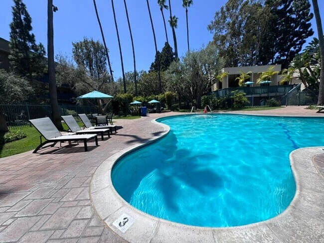 Building Photo - 576 N Bellflower Blvd