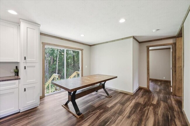 Building Photo - 13585 Mesa Dr