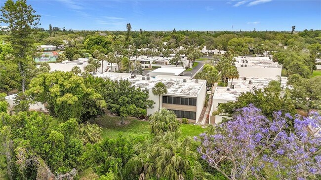 Building Photo - 434 Palm Tree Dr