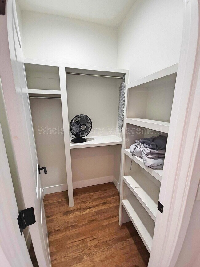 Building Photo - 3303 Navajo St