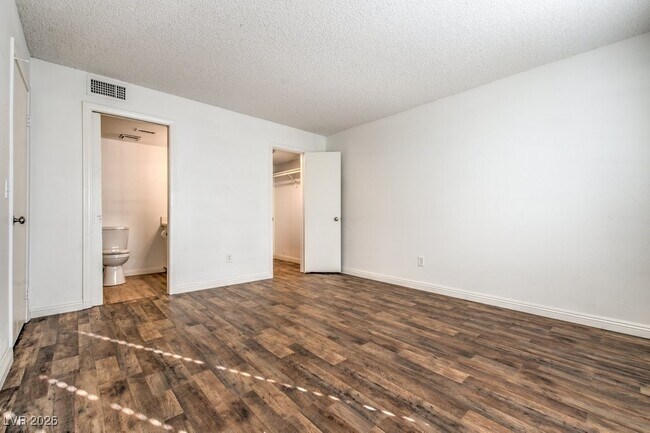 Building Photo - 3823 S Maryland Pkwy