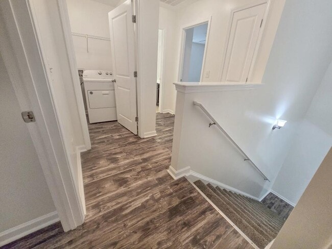 Building Photo - 1437 Balvaird Dr SE
