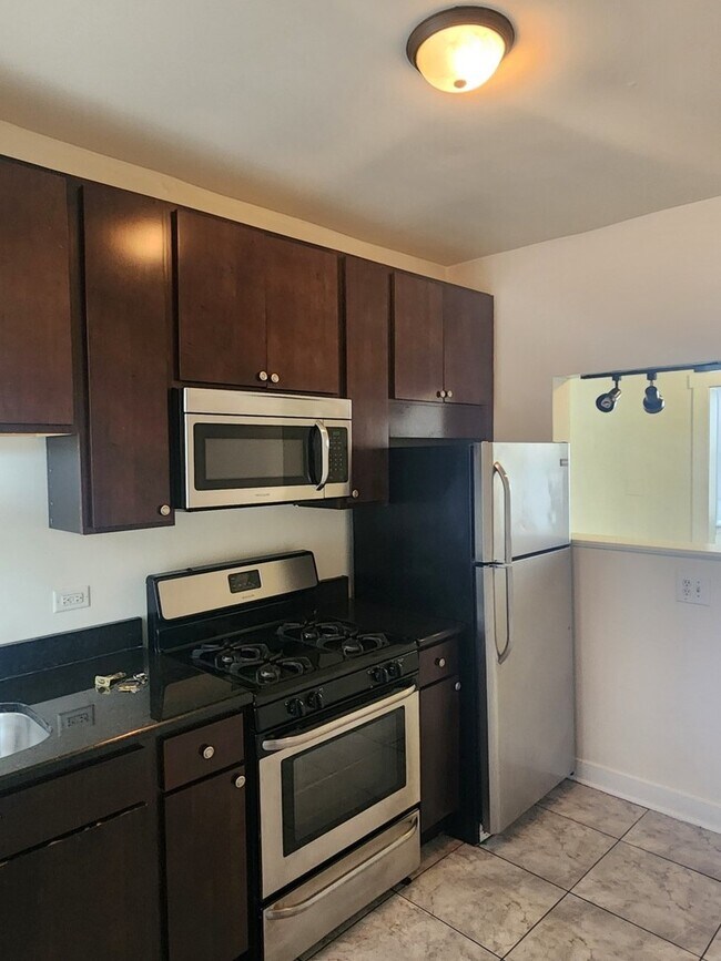 Building Photo - 3219 W Division St