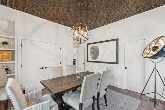 Building Photo - 1810 Quail Ct