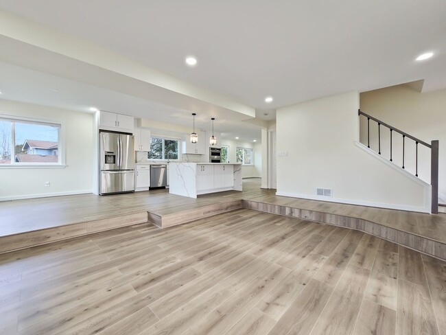 Building Photo - Modern Luxury: 4-Bed, 4.5-Bath Fully Remod...