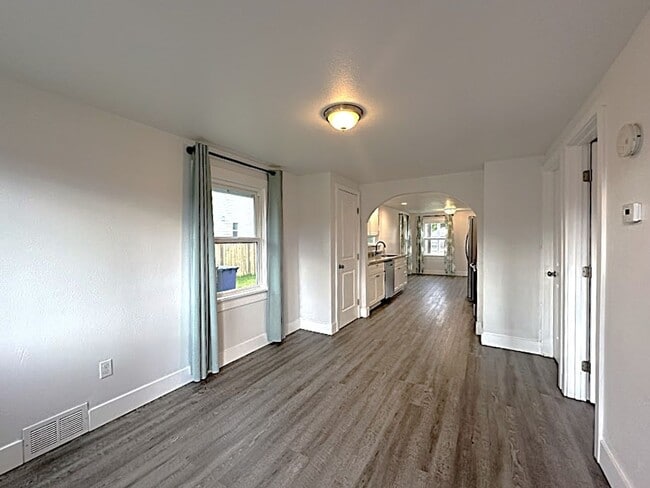 Building Photo - Cozy Meets Chic – 2BR Home with Outdoor Bliss!