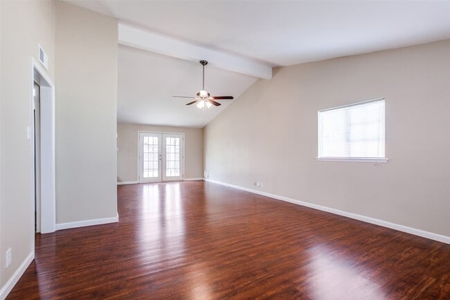 Building Photo - 811 Brentwood Ln