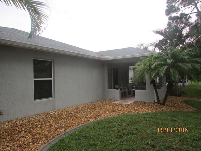 Building Photo - 700 Benton Dr