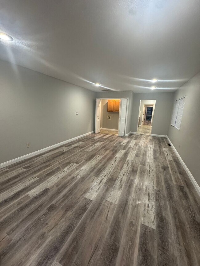 Building Photo - 2850 N Campbell Ave