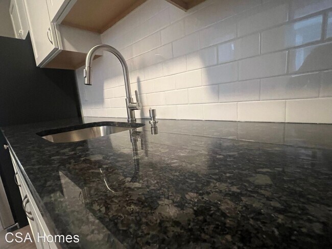 Building Photo - 3 br, 1.5 bath House - 952 S 8th St.