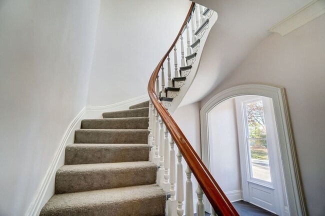 Building Photo - 2701 Cleinview Ave