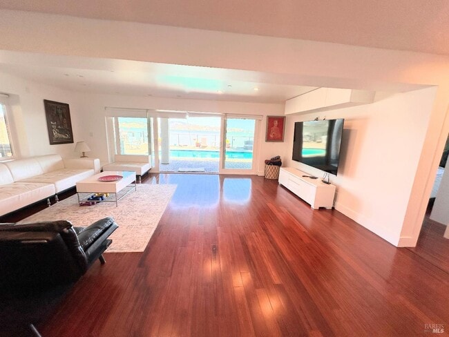 Building Photo - 5148 Paradise Dr