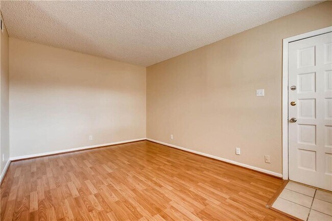 Building Photo - Central Austin Private Lifestyle!