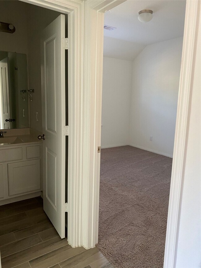 Building Photo - 210 Emory Birch