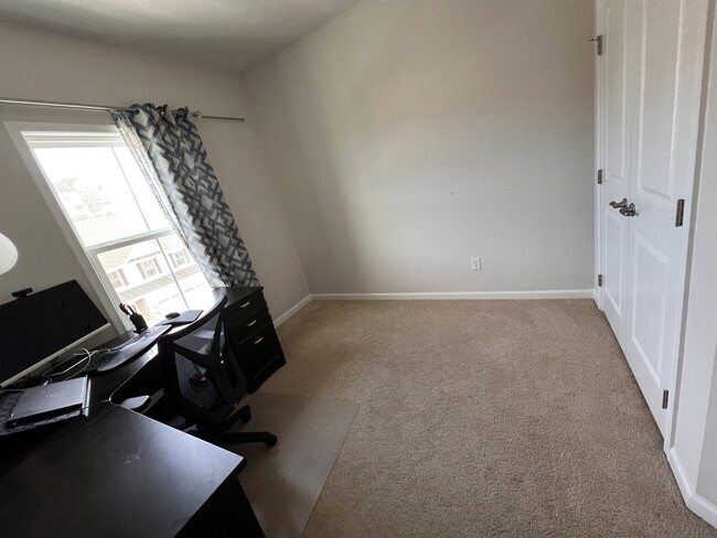 Building Photo - 3010 Mahican Cir
