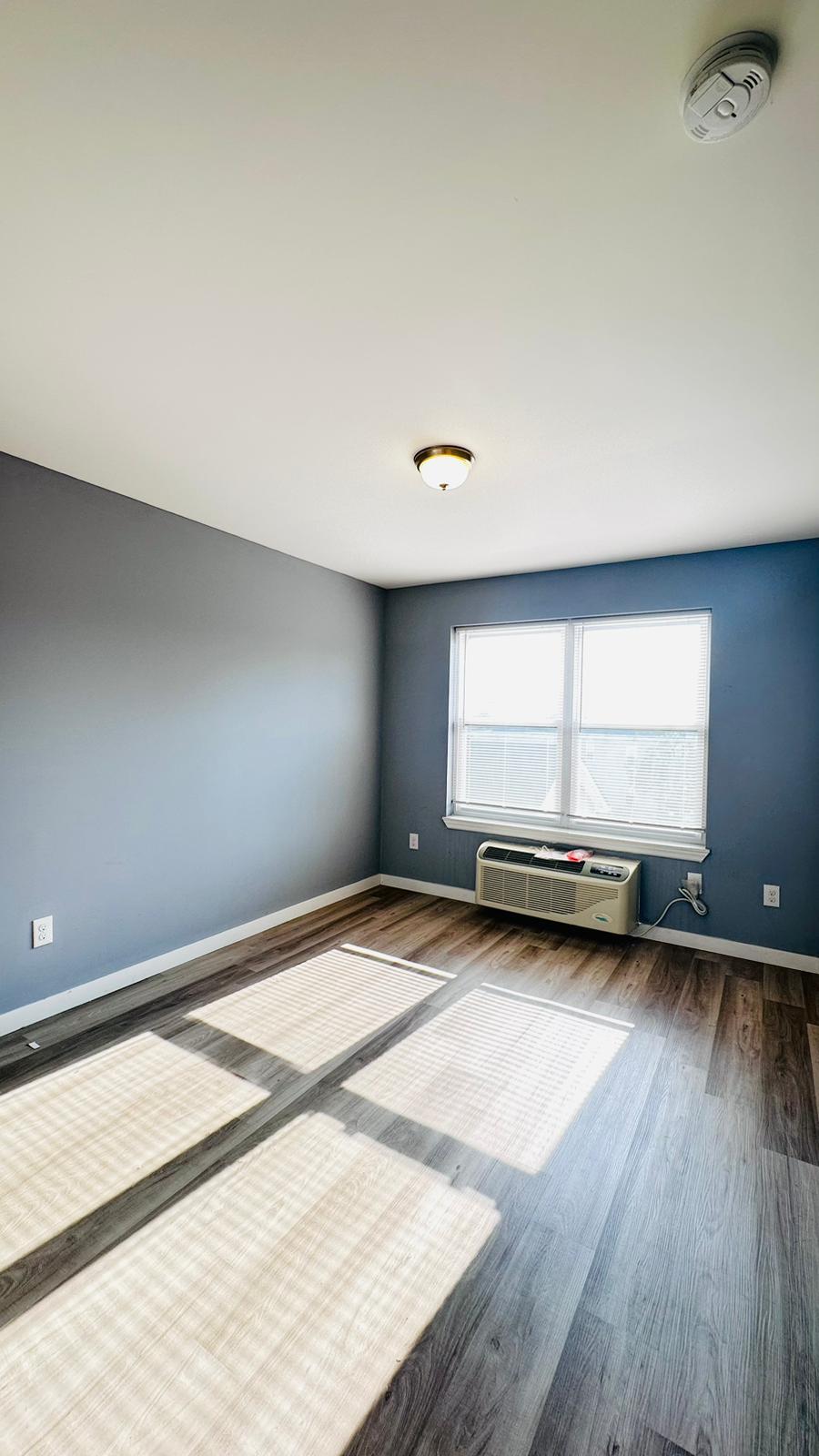 Building Photo - 216 12th Ave