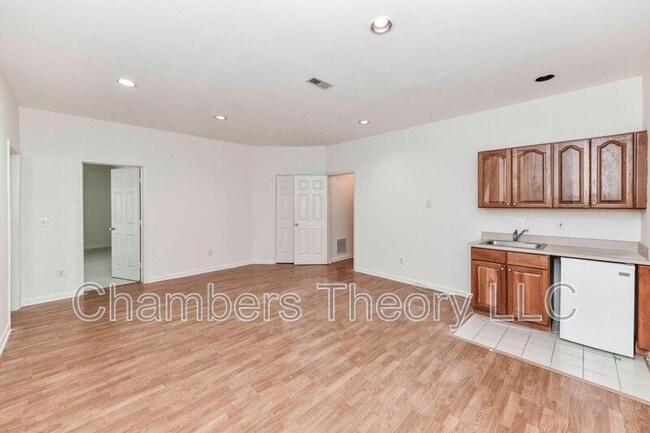 Building Photo - 3105 White Daisy Pl