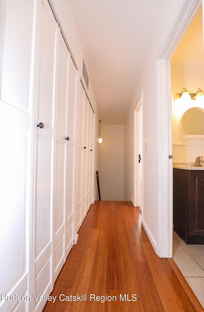 Building Photo - 259 Village Ct