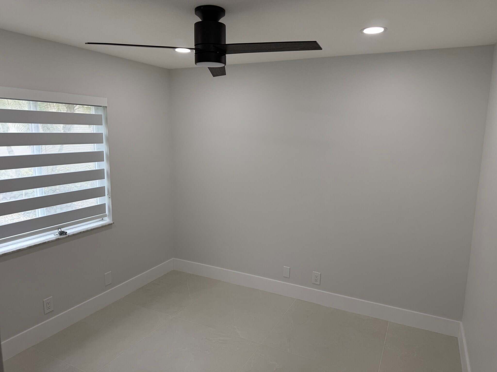 Building Photo - 1560 Canary Island Dr
