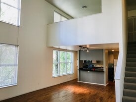 Overview - 1009 NW Hoyt St