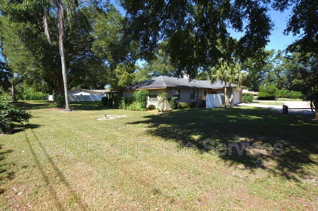 Building Photo - 1715 High Point Dr