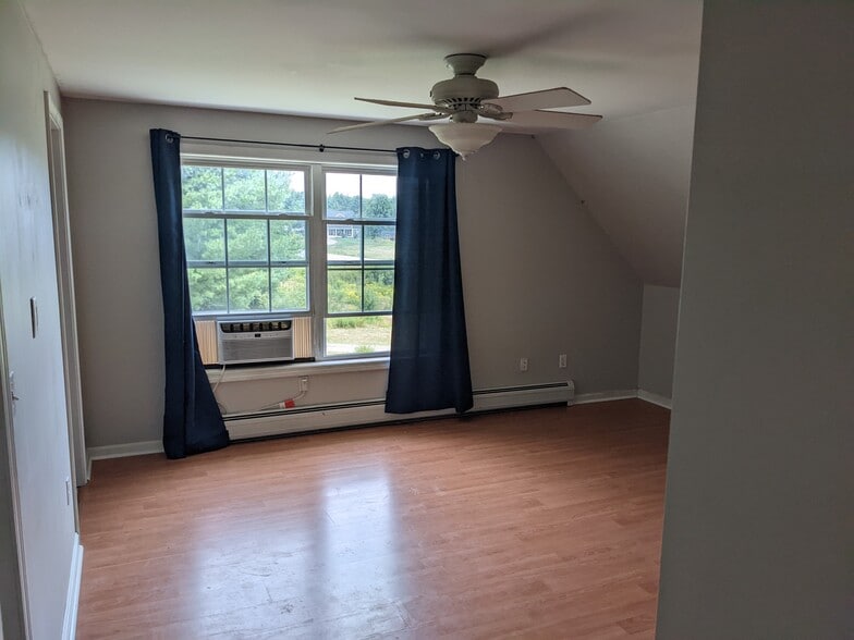 Master Bedroom - 1 Chloe Dr