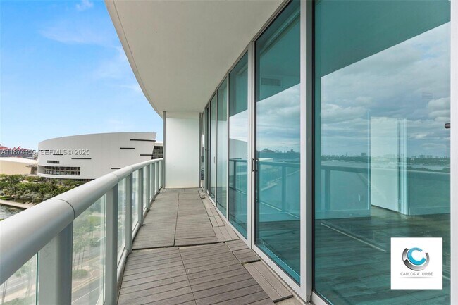 Building Photo - 888 Biscayne Blvd